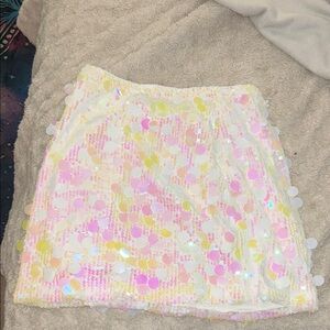 Elegant Sequin Pencil Skirt in Iridescent White